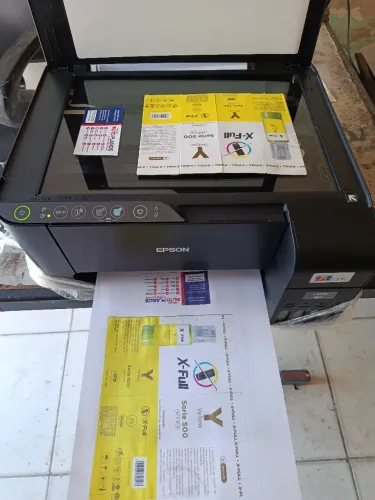 Impressora Epson modelo l3250 pouquíssimo uso.