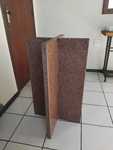 Base de mesa em granito 