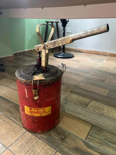 Engraxadeira Manual de Pressão Jacíl para Graxa - Usada