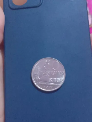Moeda de $50 centavos ano de 1977 perfeito estado limpa ....