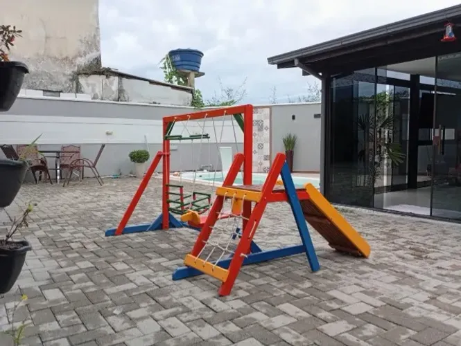 Parquinho infantil com 2 lugares