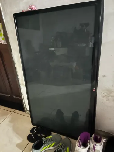 televisão LG quebrada (pode usar para tirar peças ou consertar)