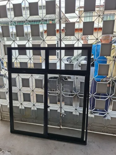 Janela de alumínio e vidro