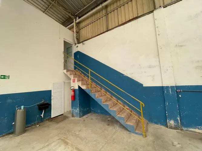 Imóvel para aluguel e venda GALPÃO 2.500 M² ÁREA TOTAL | 1.052 M² ÁREA CONSTRUIDA Ferraz