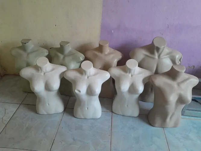 Vendo 8 manequins meio corpo!
