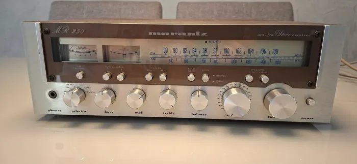Receiver Marantz MR 250 
