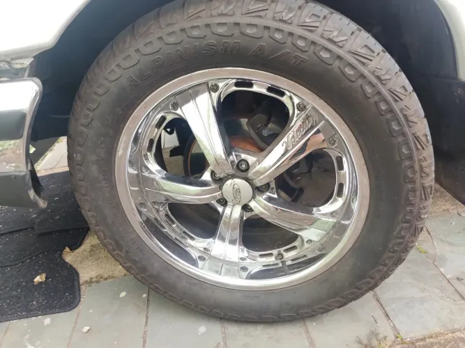 Rodas cromadas aro 20 5x114,3 Pneus novos