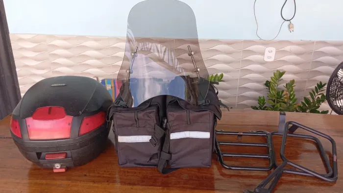 Vendo acessórios para moto YBR/HONDA 125/150