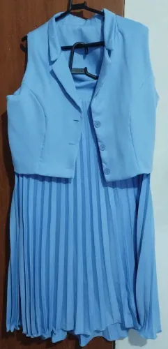 Conjunto Azul coletinho e saia plissada, Tam. G, novo