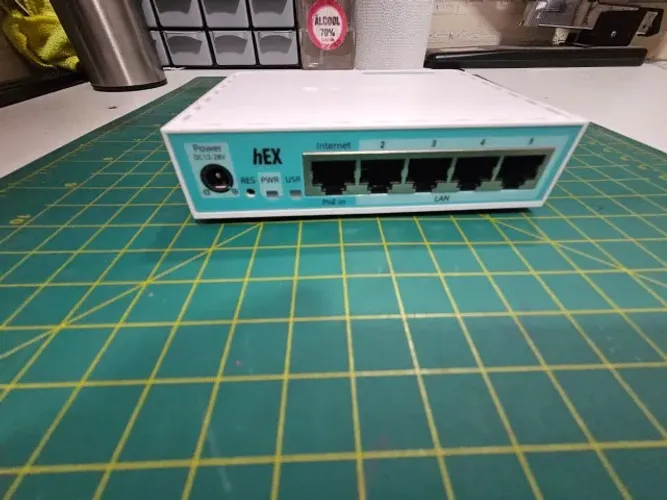 Mikrotik - HEX 5 portas Gigabit 512Mb RAM Router (E50UG)