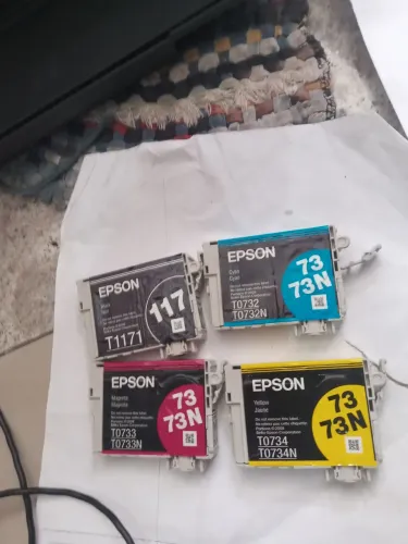 4 cartuchos EPSON COM TINTA ORIGINAL 200 REAIS