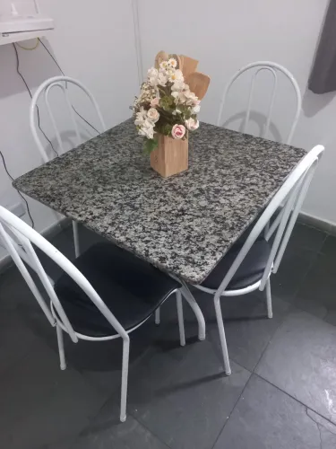 Mesa de granito 4 cadeiras