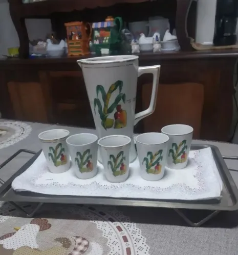 Jarra e copinhos porcelana Vera Cruz 