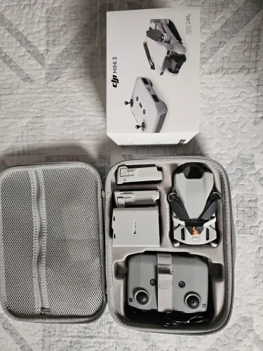 Drone DJI Mini 3 com 2 baterias e acessórios 