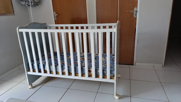 Berço com colchão incluso