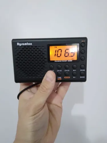 Rádio Portátil Digital de Bolso Yorek YK-M03 (AM/FM/Ondas Curtas) - Seminovo
