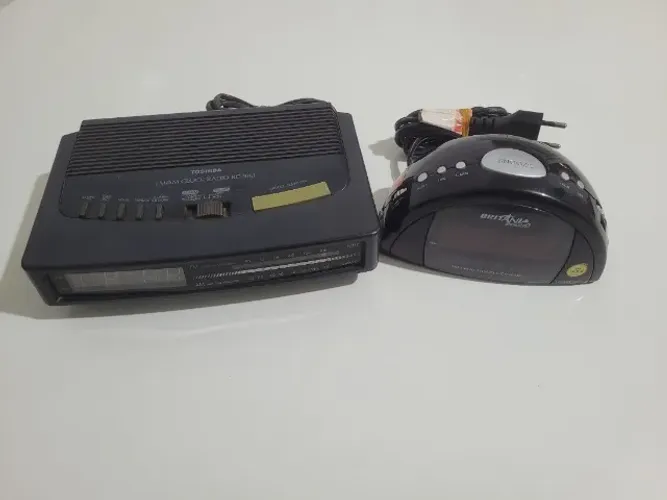 2 Rádios Relógio Clássicos: Toshiba RC-1061 + Britânia BS67