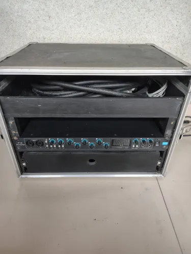 Rack de Áudio Focusrite Scarlett 18i20 + Case + 12 Cabos XLR