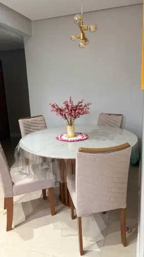 Mesa com cadeiras tampo de vidro