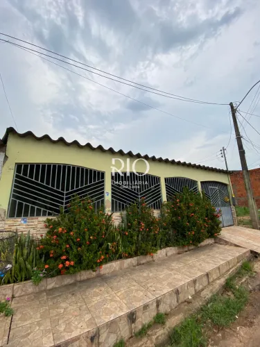 Casa com 3 quartos e energia solar!