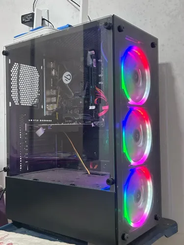 Vendo PC Gamer completo seminovo em perfeito estado.