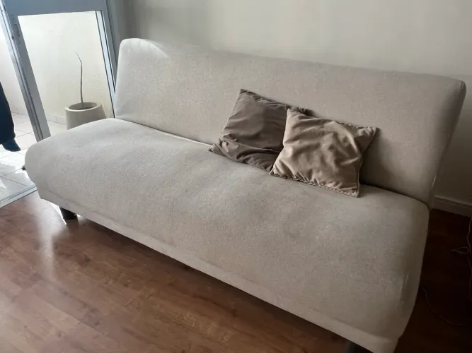 Vendo sofá cama cor cru ! Valor de desapego R$400,00