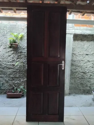 Porta em madeira nobre Ypê