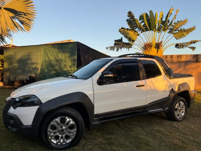 Fiat Strada Adventure1.8/ 1.8 Locker Flex CD 2012