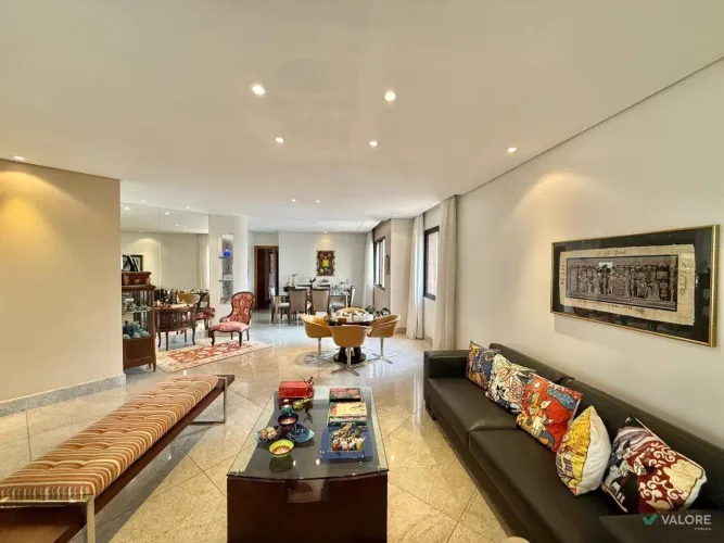 Apartamento 4 quartos  Funcionários