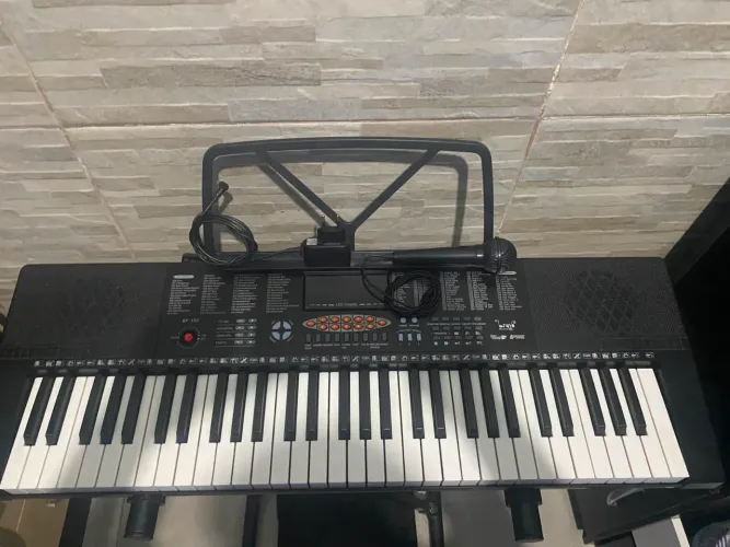 Teclado iniciante com suporte e microfone