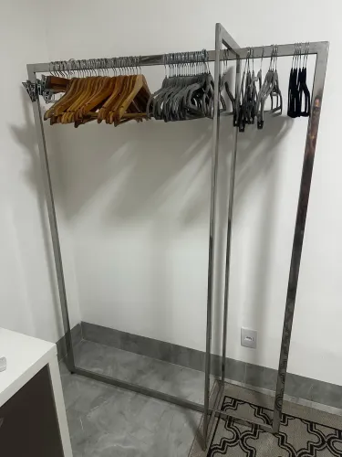 Vendo 3 araras de roupa em aço inox