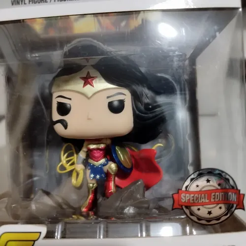 Funko Pop Wonder Womam deluxe Special Edition