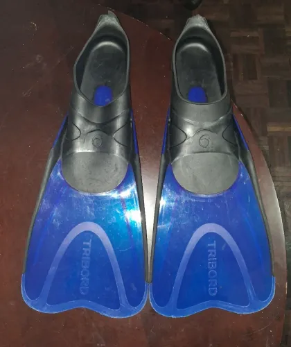 Vendo par de nadadeiras Tribord . Veste 43.