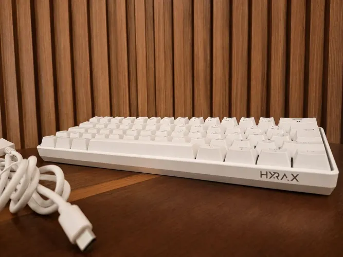 Teclado Mecânico Gamer Hyrax Thunder HCK61