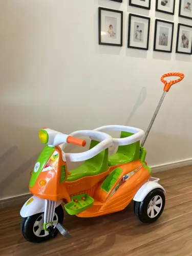 Motoca dupla/ triciclo infantil