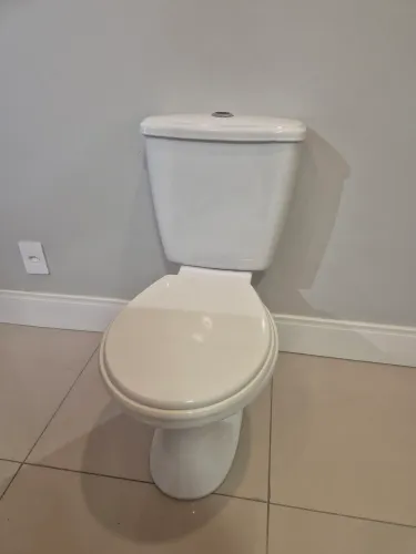 Vaso com caixa acoplada Icasa Diamantina acionamento 3/6L
