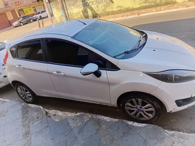 Ford Fiesta 1.6 16V Flex Aut. 5P 2015