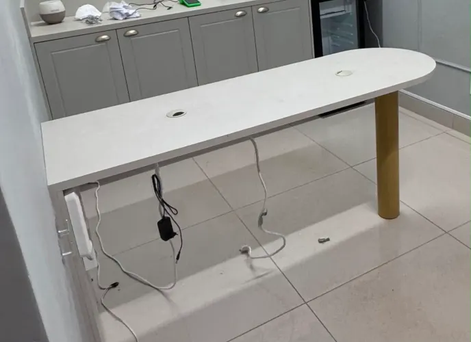 Mesa de Atendimento / Escritório - Design Moderno