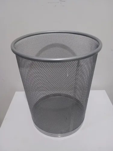 Cesto de metal aramado. Novo!