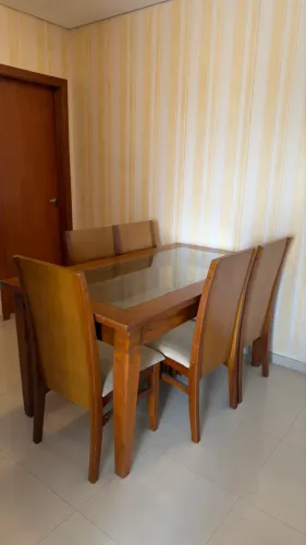 Jogo de mesa de jantar 6 cadeiras 