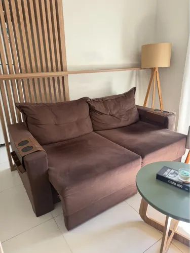 Vendo lindo sofá retrátil em ótimo estado! Frete incluso no valor sem taxas extras!