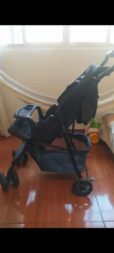 Carrinho de bebê praticamente novo