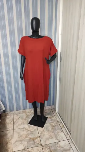 Vestido em viscose cor telha