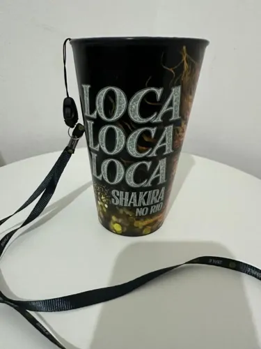 copo comemorativo do show da shakira no rio copacabana loca loca loca