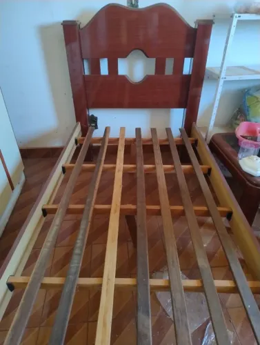 Vendo Cama de Solteiro