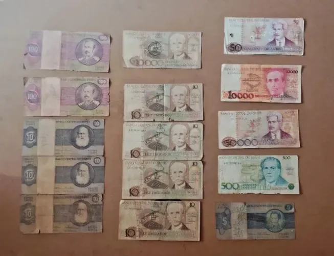vendo lote com 23 notas antigas sendo 4 zeradas (as verdes)