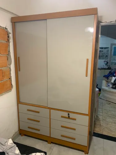 Guarda roupa 6 gavetas com chave 