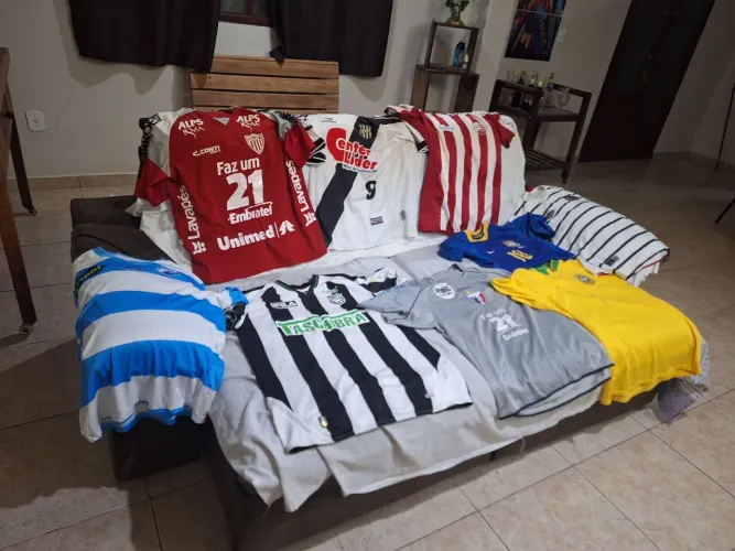 Coleção de camisetas de futebol