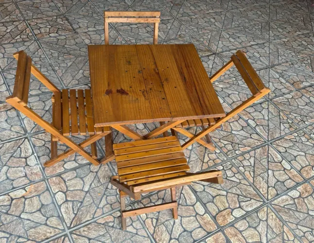 Mesa Pinho canadense 4 lugares