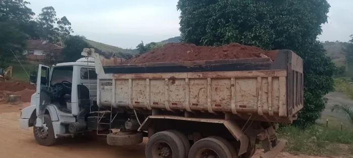 Precisou de um caminhão caçamba aí ? é só chamar aqui.